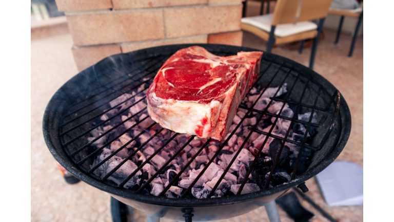 Sous Vide vs Grill: Which Is The Better Cooking Method?