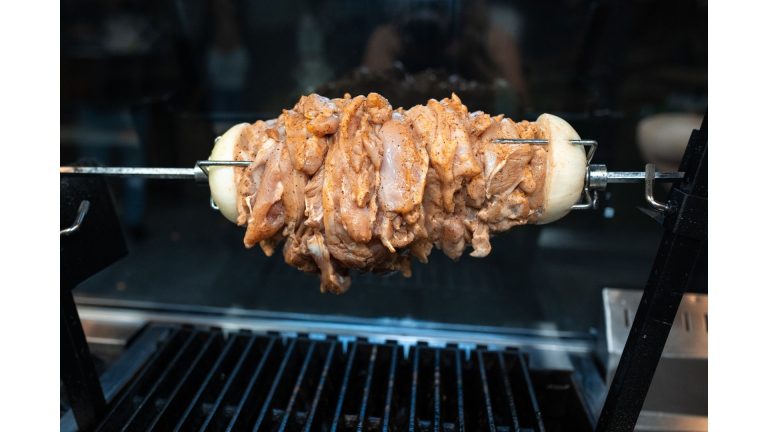 How to make smoked pulled chicken?